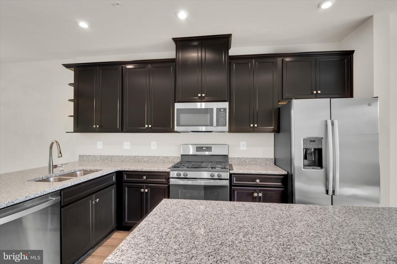 7511 Bharat Way - Photo 7 of 43