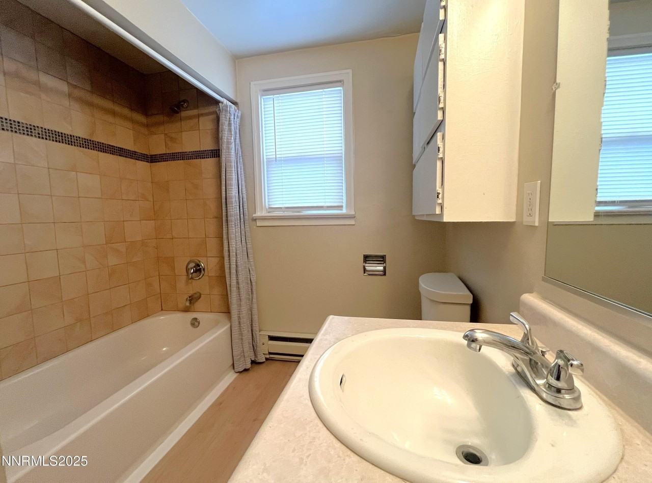 1539 G St Apt C #C - Photo 3 of 6