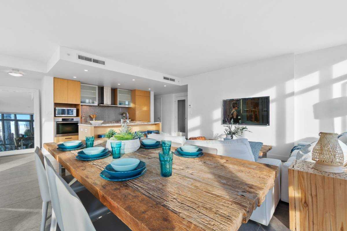 1028 Barclay Street - Photo 4 of 20