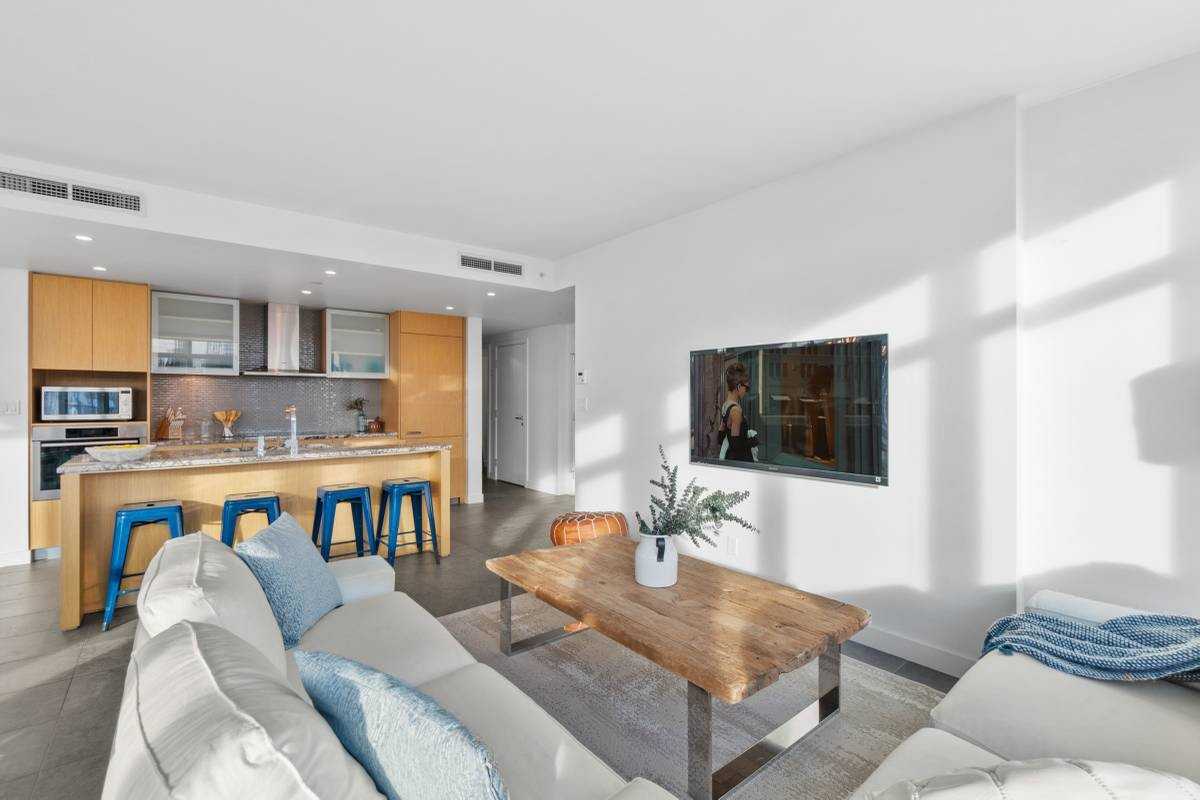 1028 Barclay Street - Photo 6 of 20