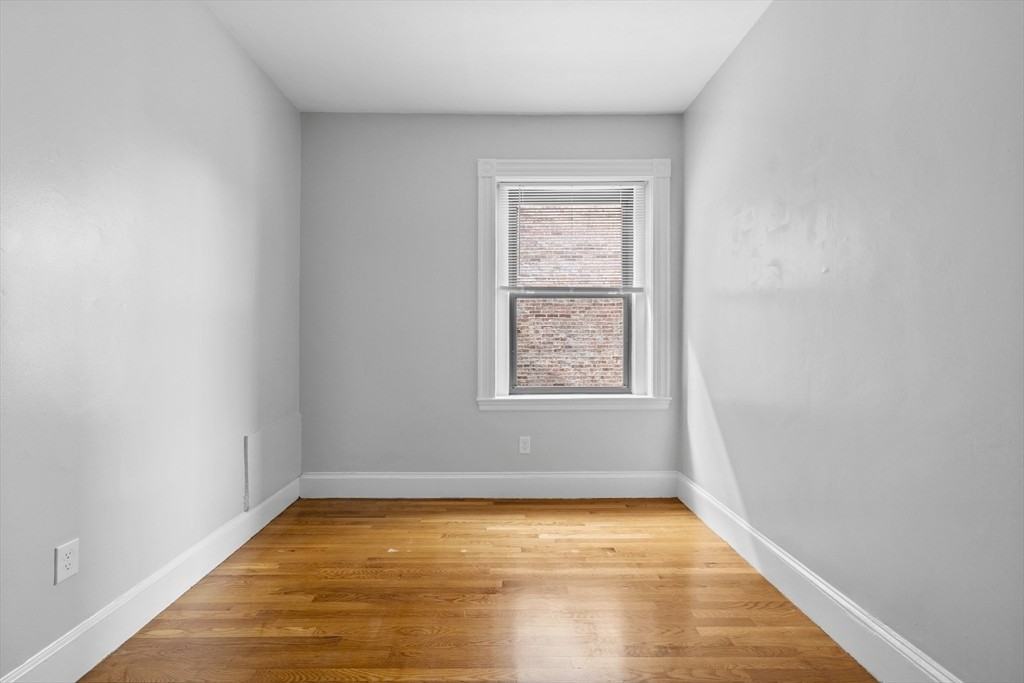 907 Boylston St - Photo 7 of 9