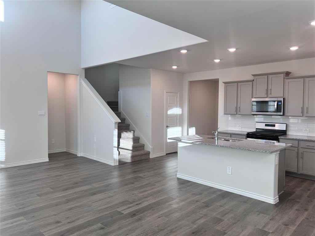 10313 Rambling Brooks Ln - Photo 7 of 17