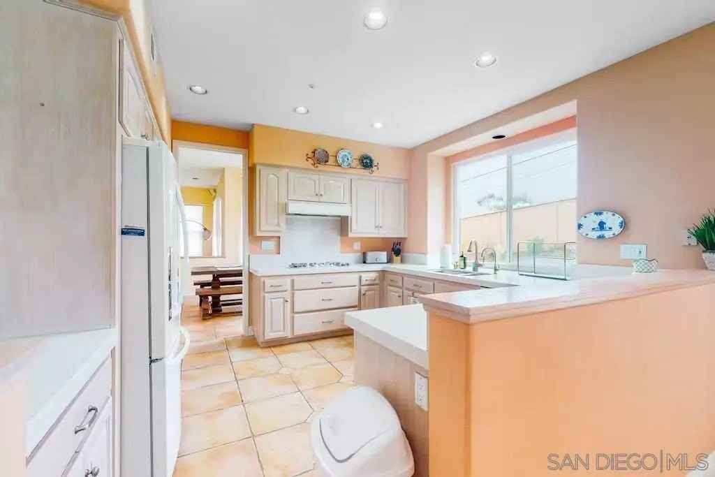 863 Starflower Rd - Photo 6 of 23