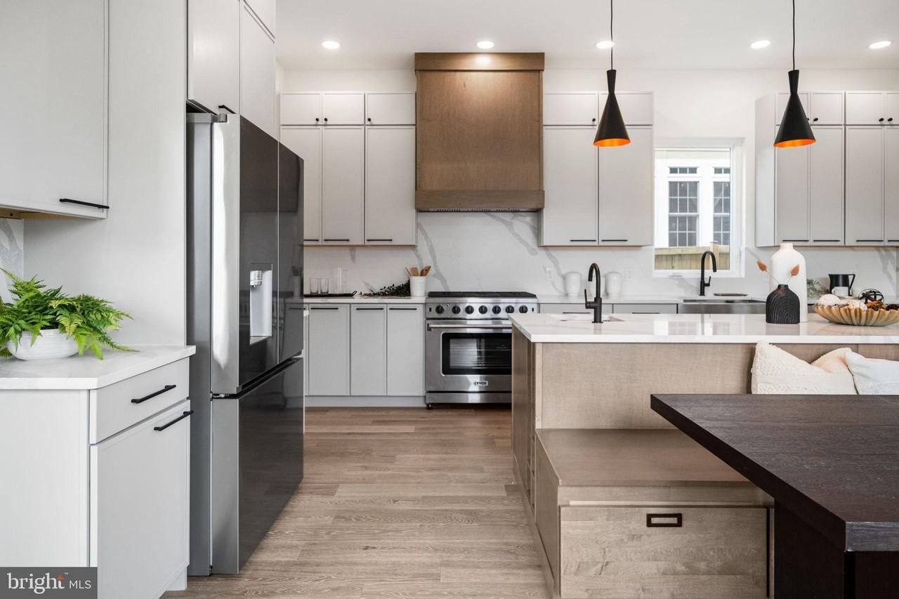 2001 N George Mason Dr - Photo 7 of 50