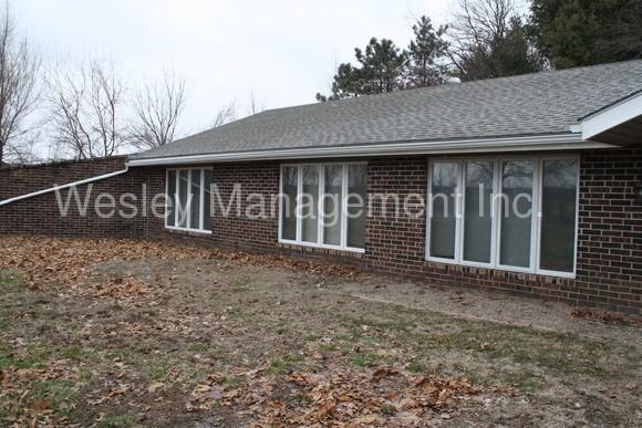 1521 W Eisenhower Rd - Photo 3 of 19