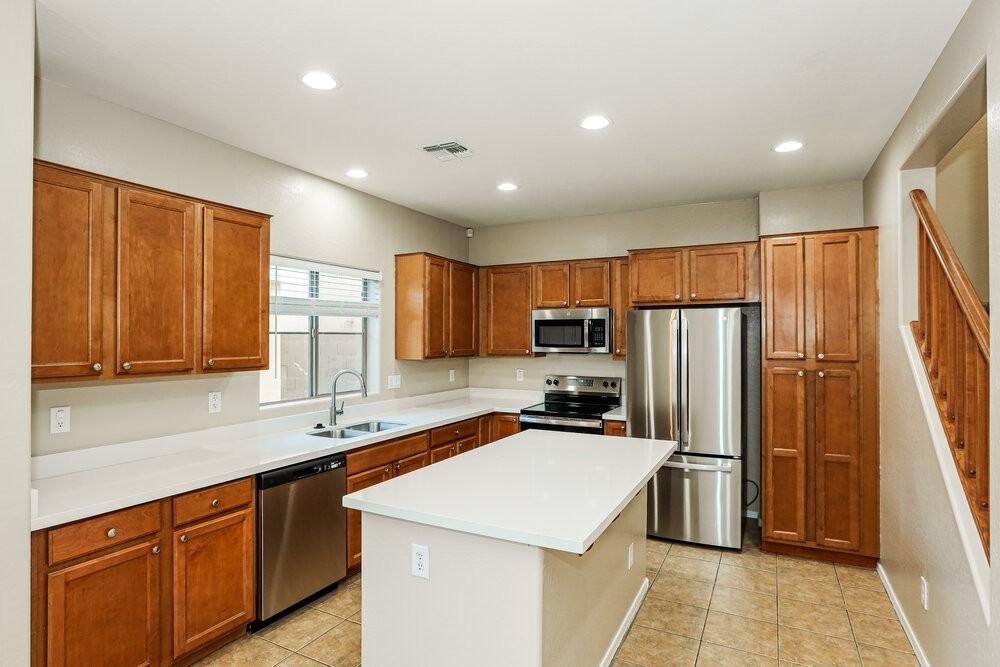 4693 East Olney Avenue - Photo 6 of 17