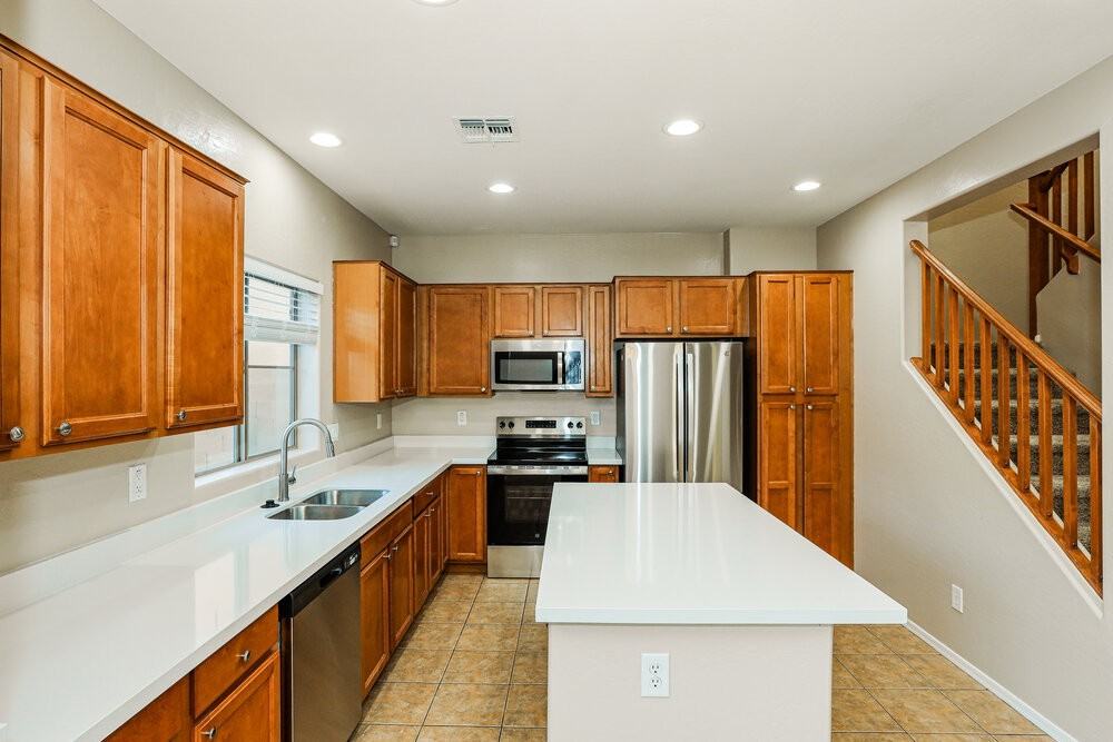 4693 East Olney Avenue - Photo 7 of 17