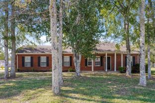 102 Riverwood Dr - Photo 1 of 1