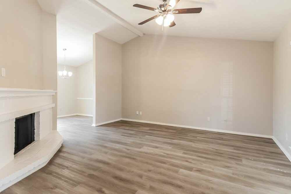 1313 Timberview Dr - Photo 3 of 16