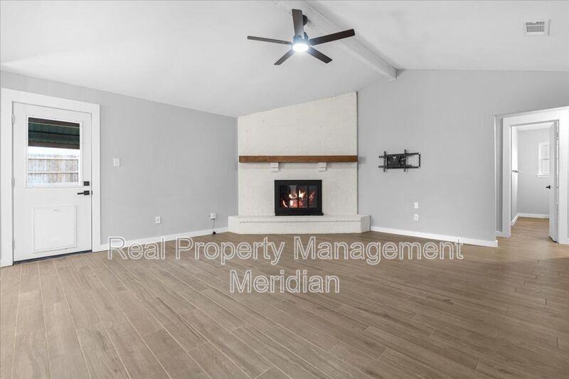 8725 Irongate Dr - Photo 3 of 20