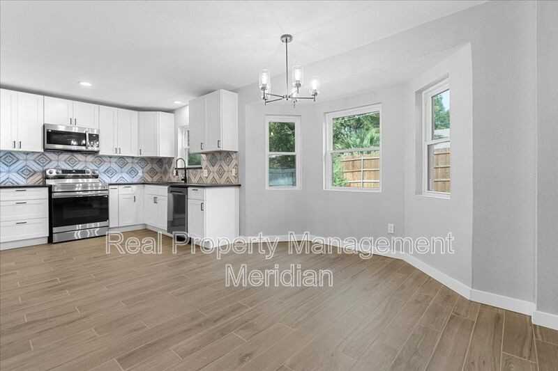 8725 Irongate Dr - Photo 4 of 20