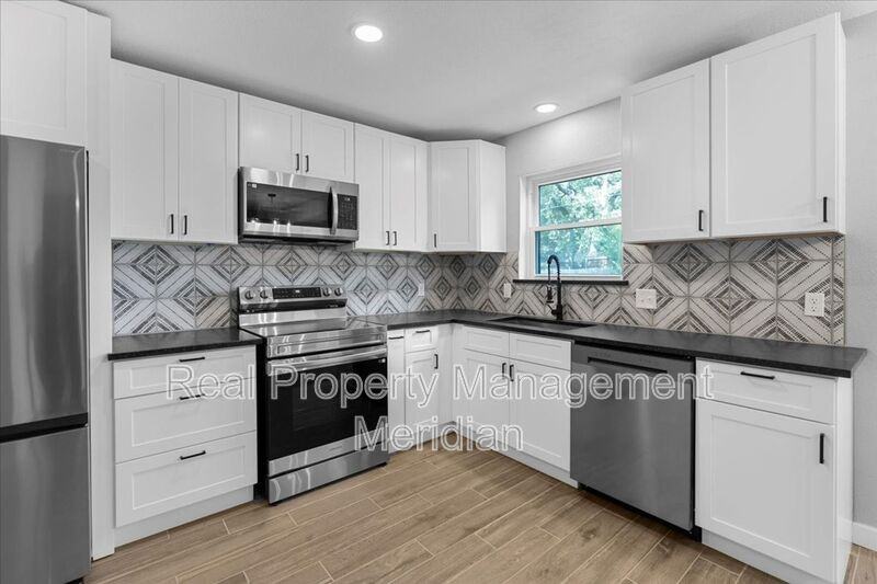 8725 Irongate Dr - Photo 5 of 20