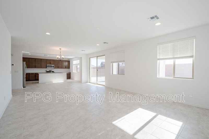 11988 N 169th Ave - Photo 3 of 28