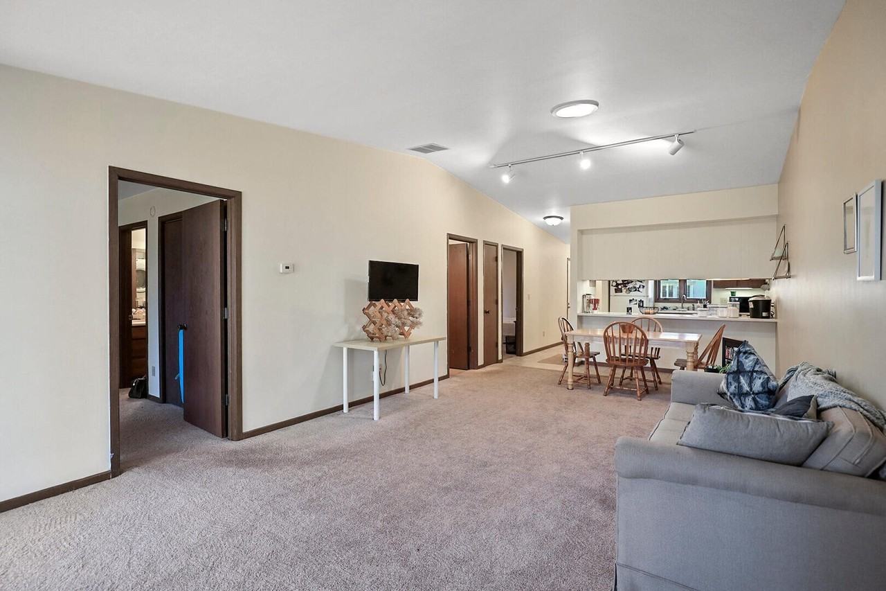 706 S Vine Unit B, - Photo 3 of 4