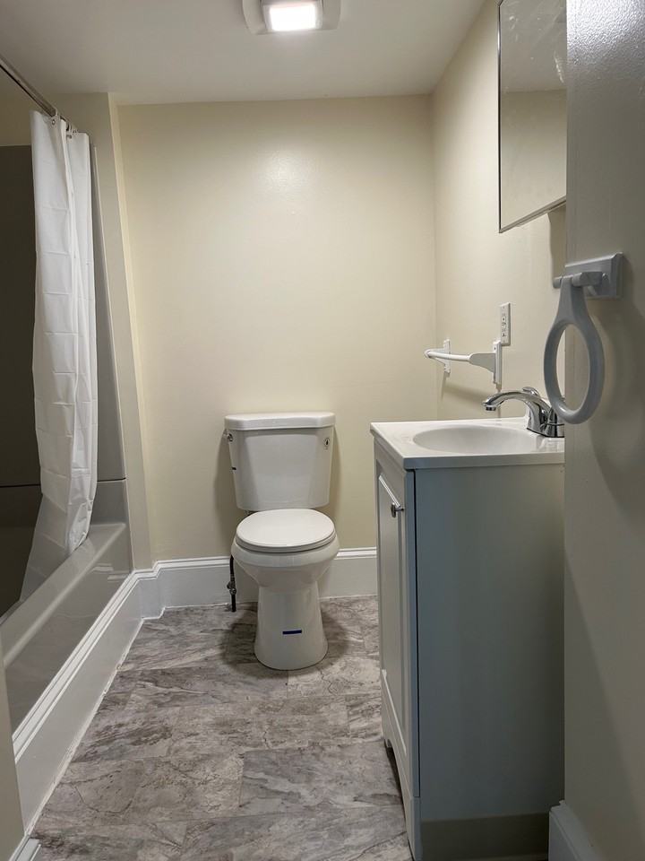 942 Delaware Avenue - Photo 7 of 9