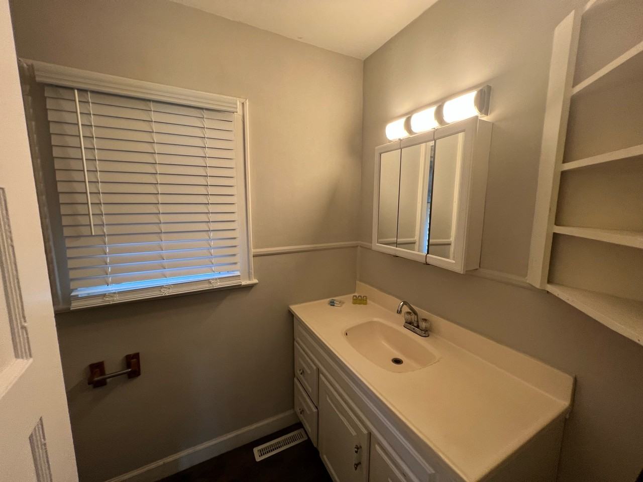 406 12th Avenue South - Photo 3 of 13