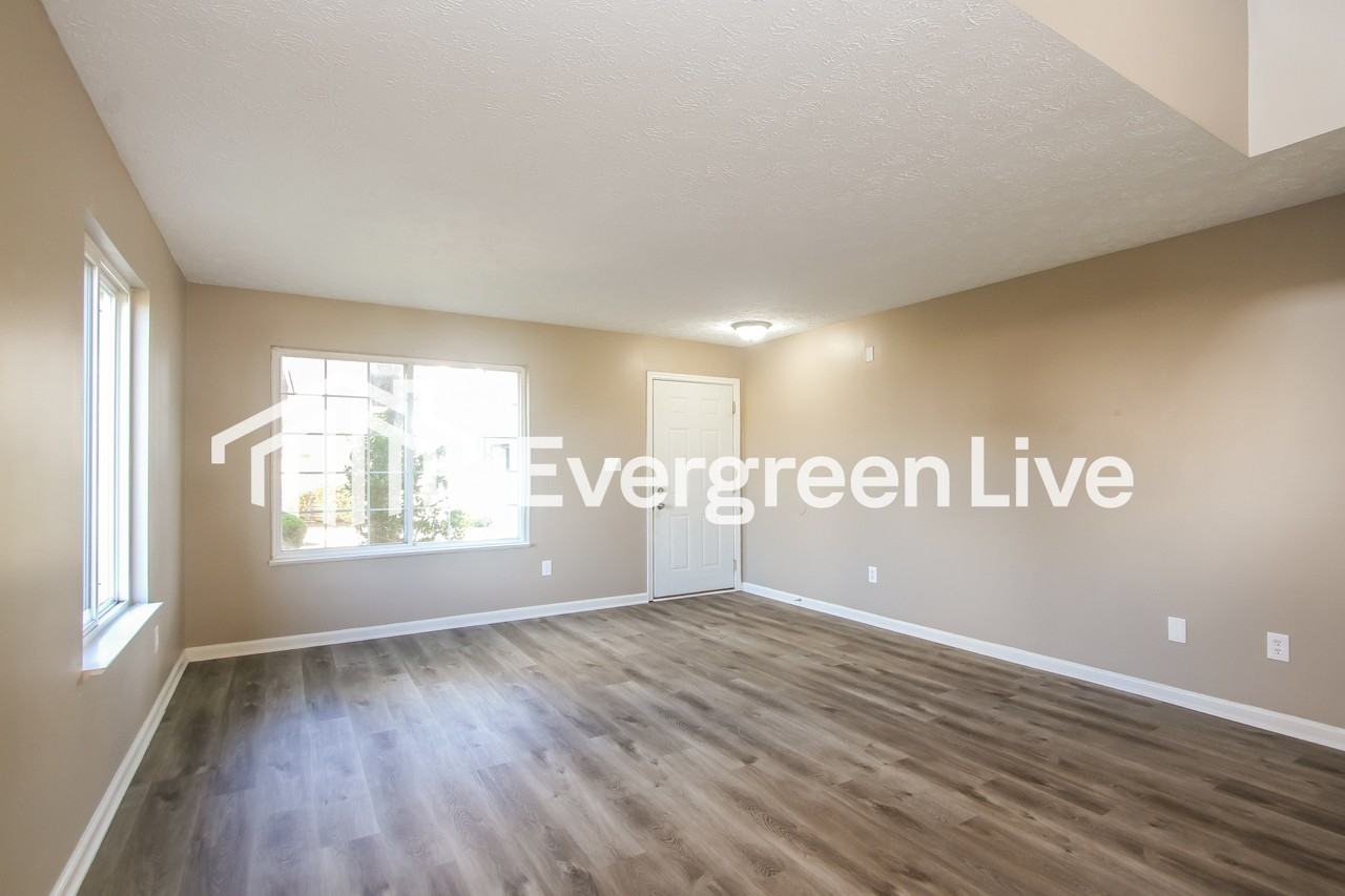 634 Stobus Dr - Photo 3 of 15