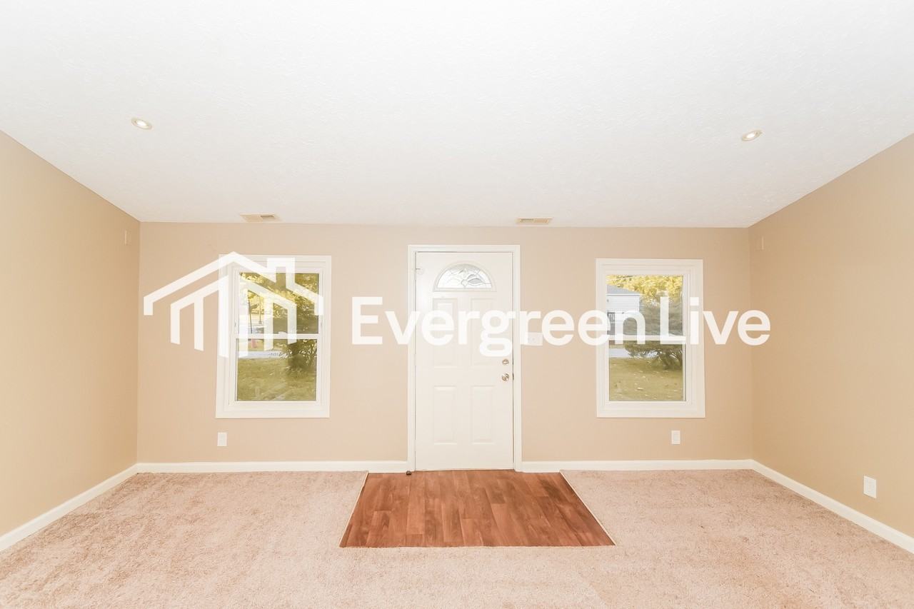 3745 Brunson Dr - Photo 2 of 15