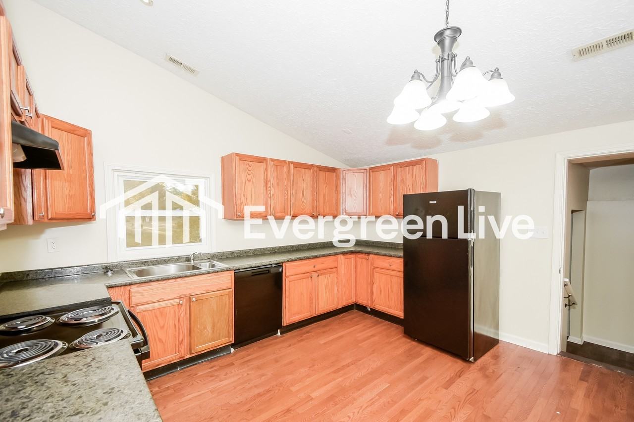 3745 Brunson Dr - Photo 3 of 15