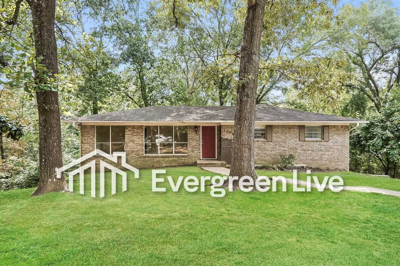 1208 Oakley Dr - Photo 2 of 15