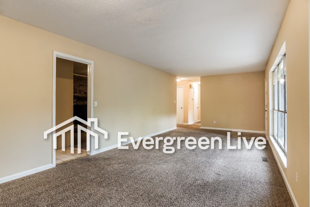 1208 Oakley Dr - Photo 5 of 15