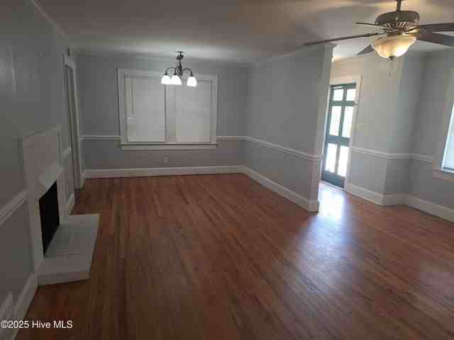 612 S Oak St - Photo 2 of 12