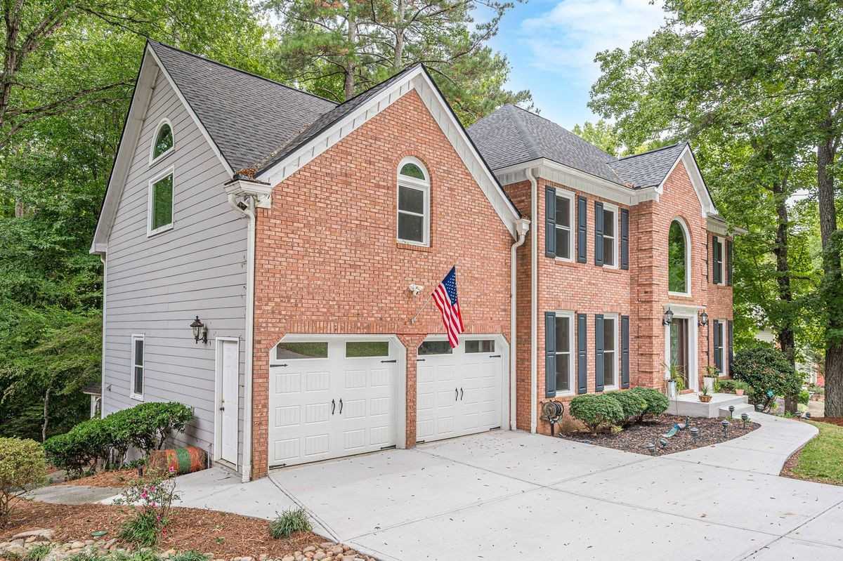 461 Braidwood Walk Nw - Photo 3 of 47
