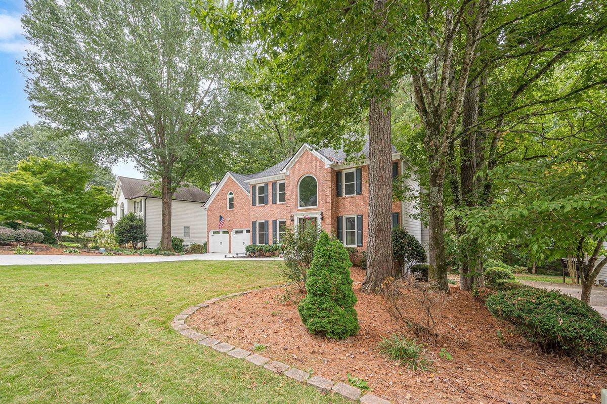 461 Braidwood Walk Nw - Photo 4 of 47