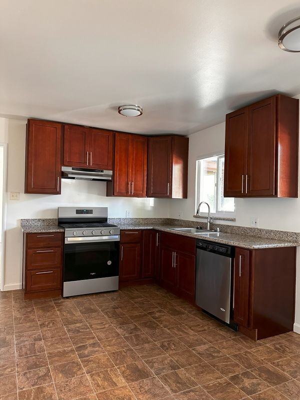 1315 Gordon St - Photo 2 of 11