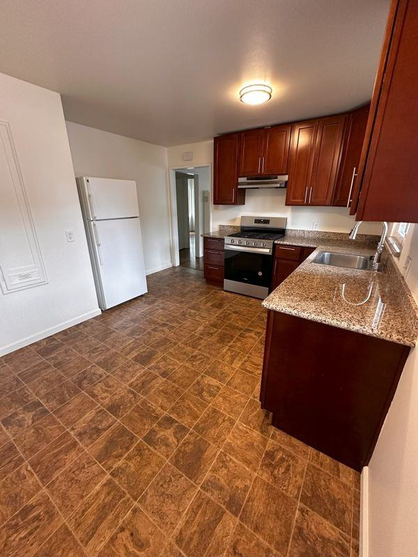 1315 Gordon St - Photo 3 of 11