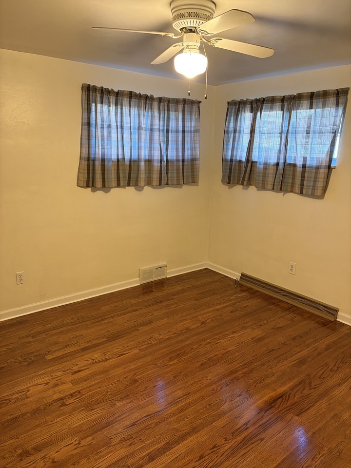 526 Foster St #1 - Photo 6 of 10