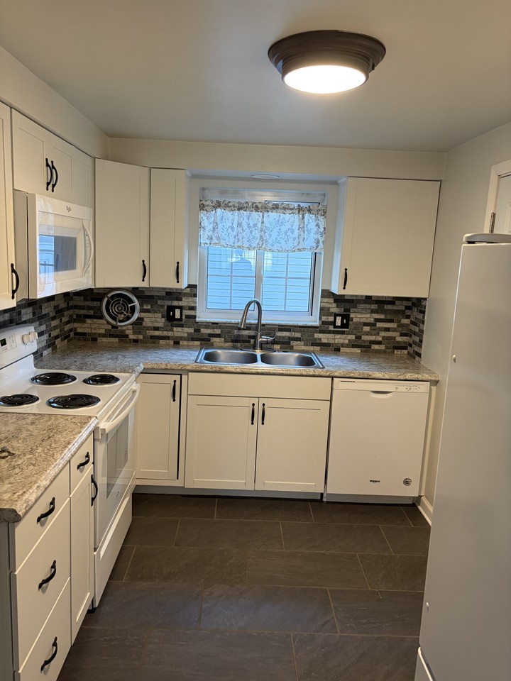 526 Foster St #1 - Photo 7 of 10