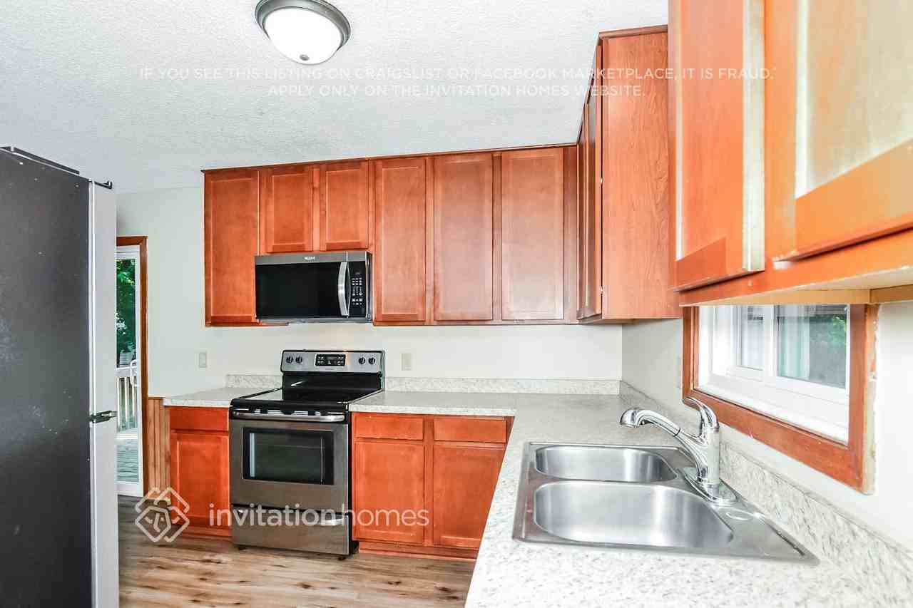 5814 Pearson Dr - Photo 6 of 17