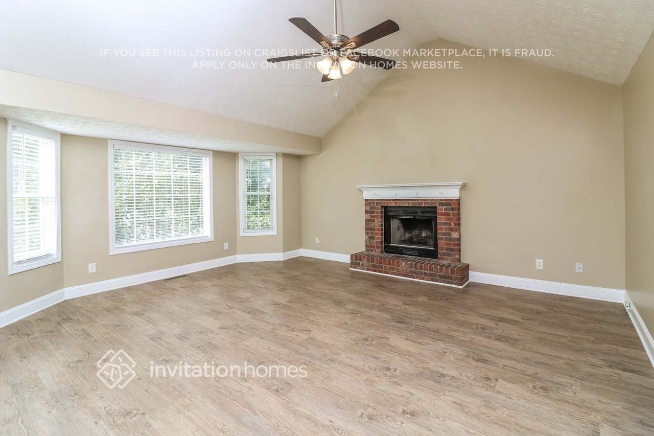 4926 Baker Plantation Way - Photo 4 of 17