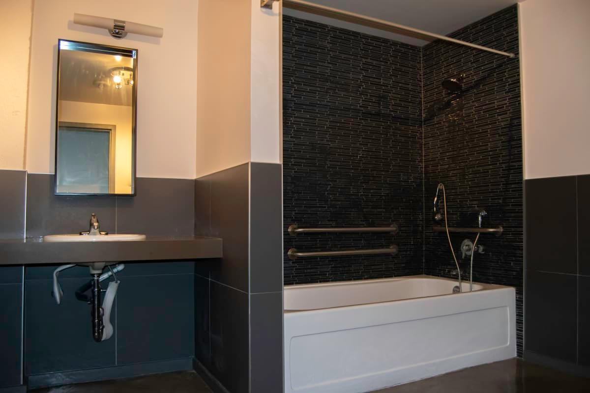 837 Traction Ave - Photo 2 of 27