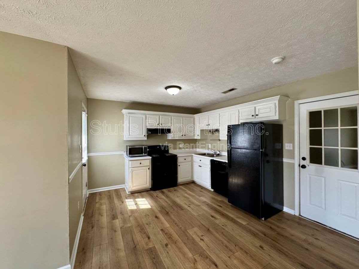 113 Lincoln Avenue - Photo 3 of 7
