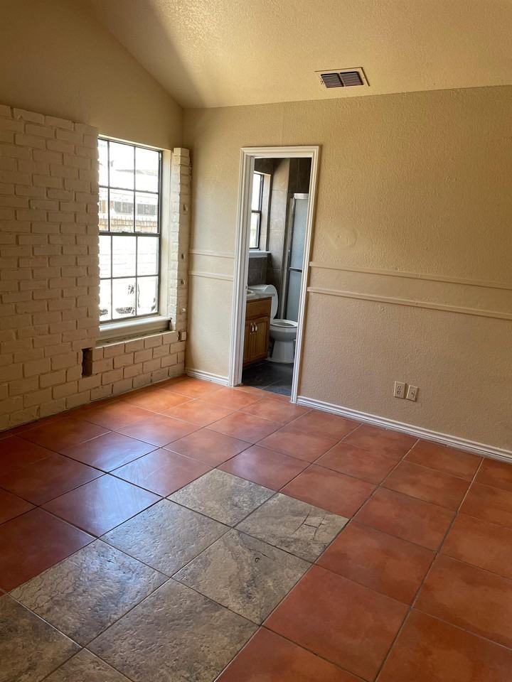 488 Stonewall St #1 - Photo 6 of 12