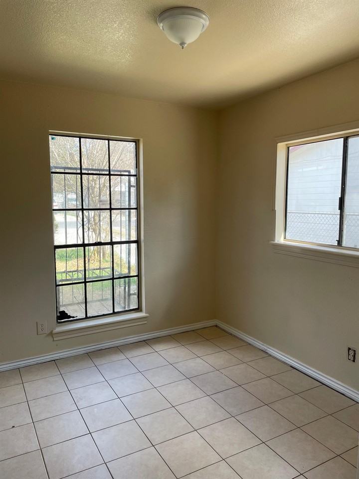 488 Stonewall St #1 - Photo 7 of 12