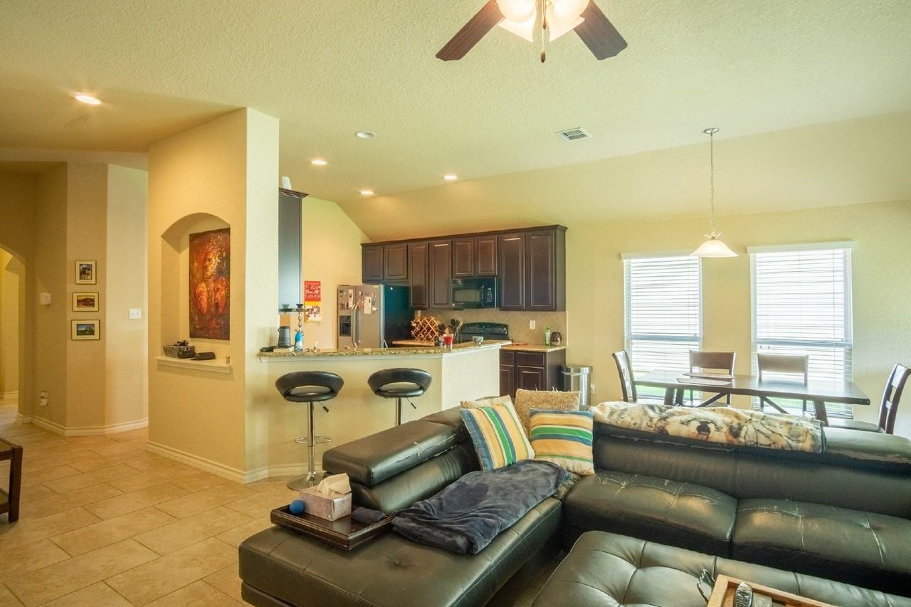 420 Cactus Flower - Photo 3 of 15