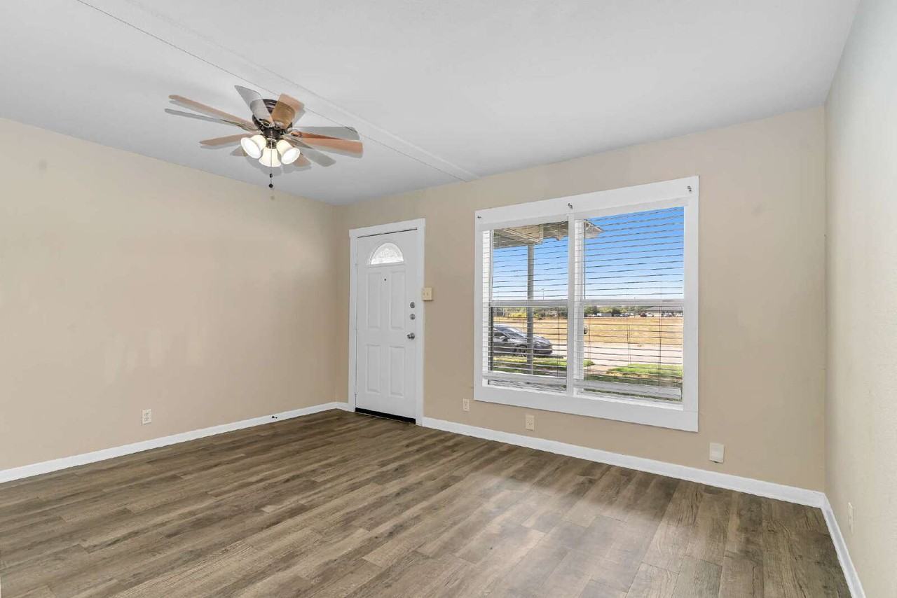 124 Ramsey Ave - Photo 4 of 19