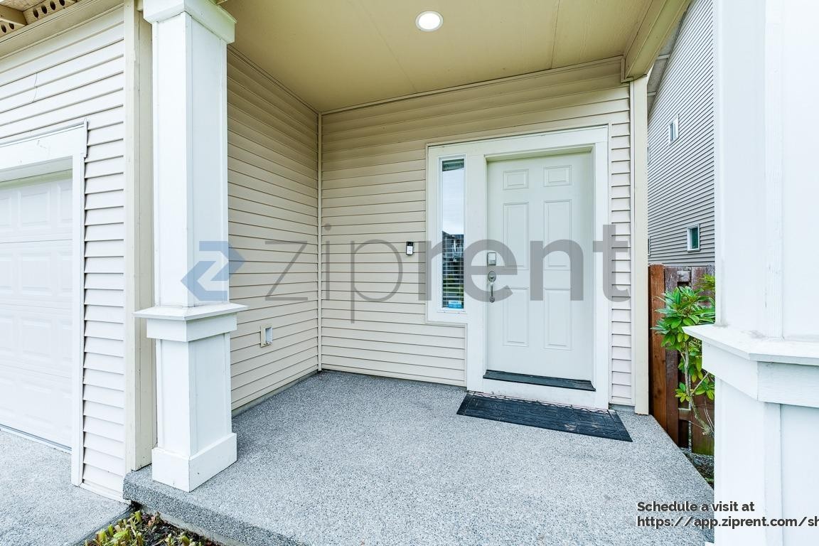 1715 43rd St Ne - Photo 4 of 33