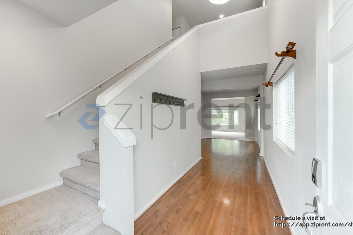 1715 43rd St Ne - Photo 5 of 33