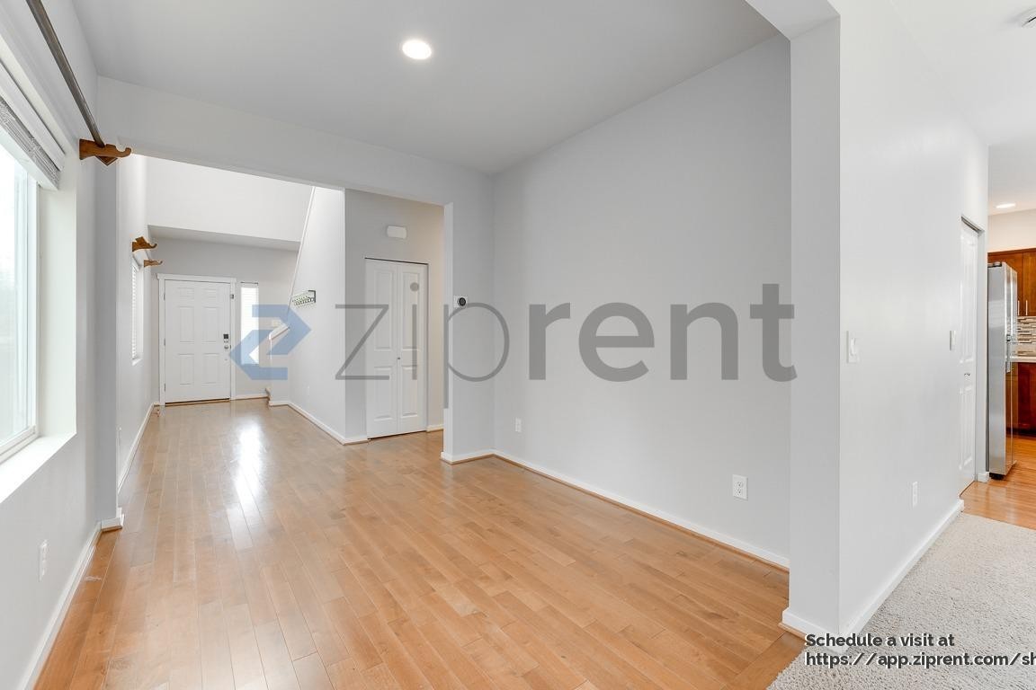 1715 43rd St Ne - Photo 6 of 33
