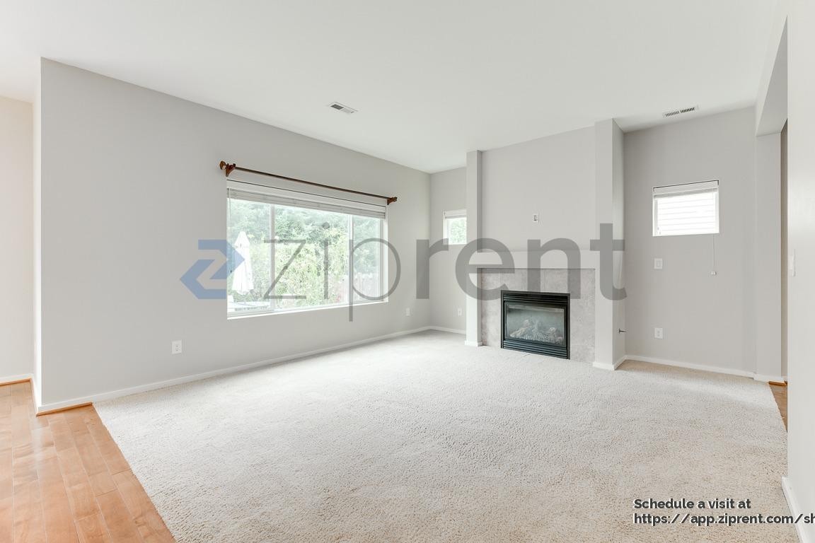 1715 43rd St Ne - Photo 7 of 33
