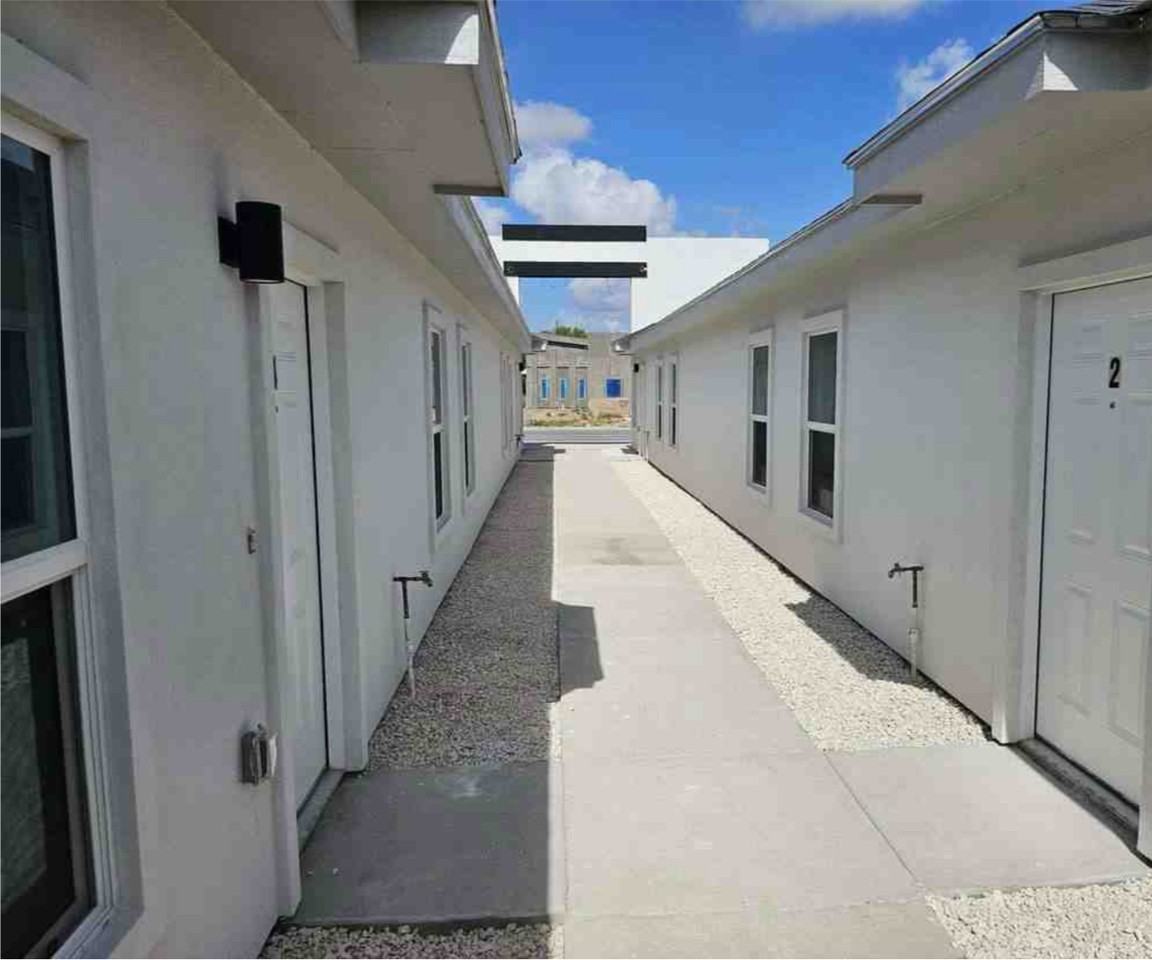 508 North Emerald Avenue #1 - Photo 3 of 14