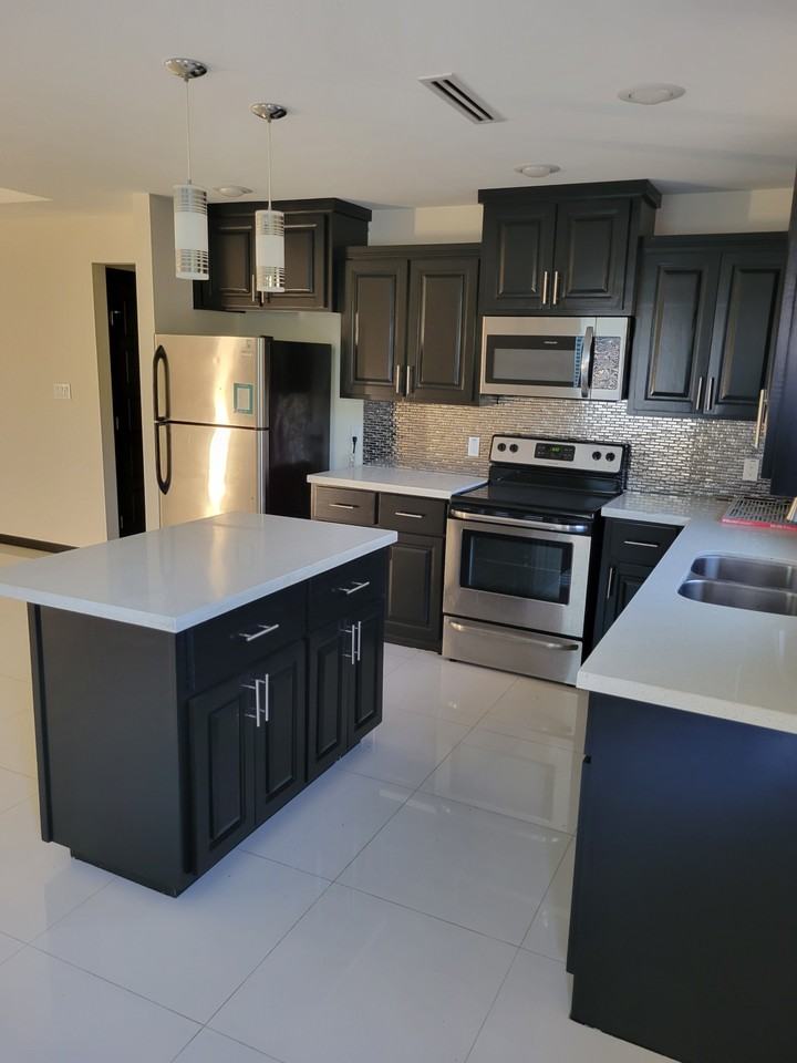 1212 Whiteoak Dr #4 - Photo 3 of 16