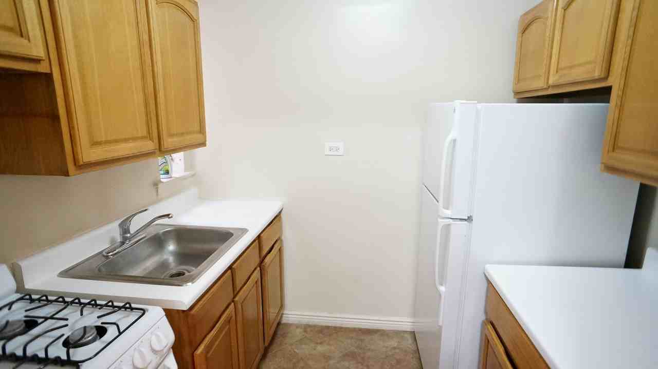 University Ave & W 181st St