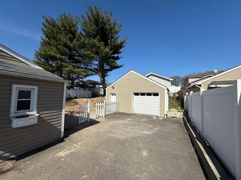 627 Mola Blvd - Photo 2 of 11