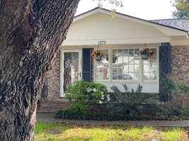 featured image of 1172 Landsdowne Dr