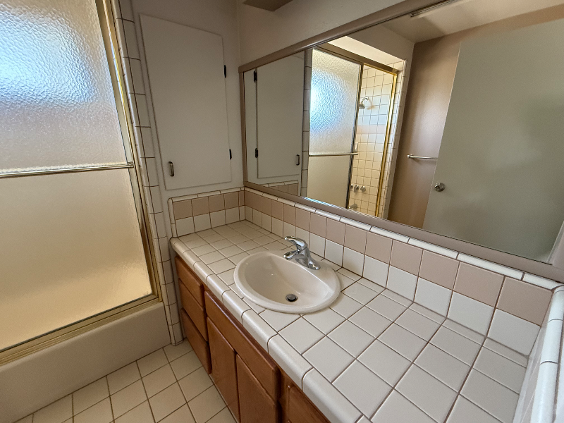 280 S Craig Ave - Photo 3 of 12